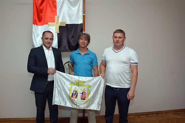 hon-(4)